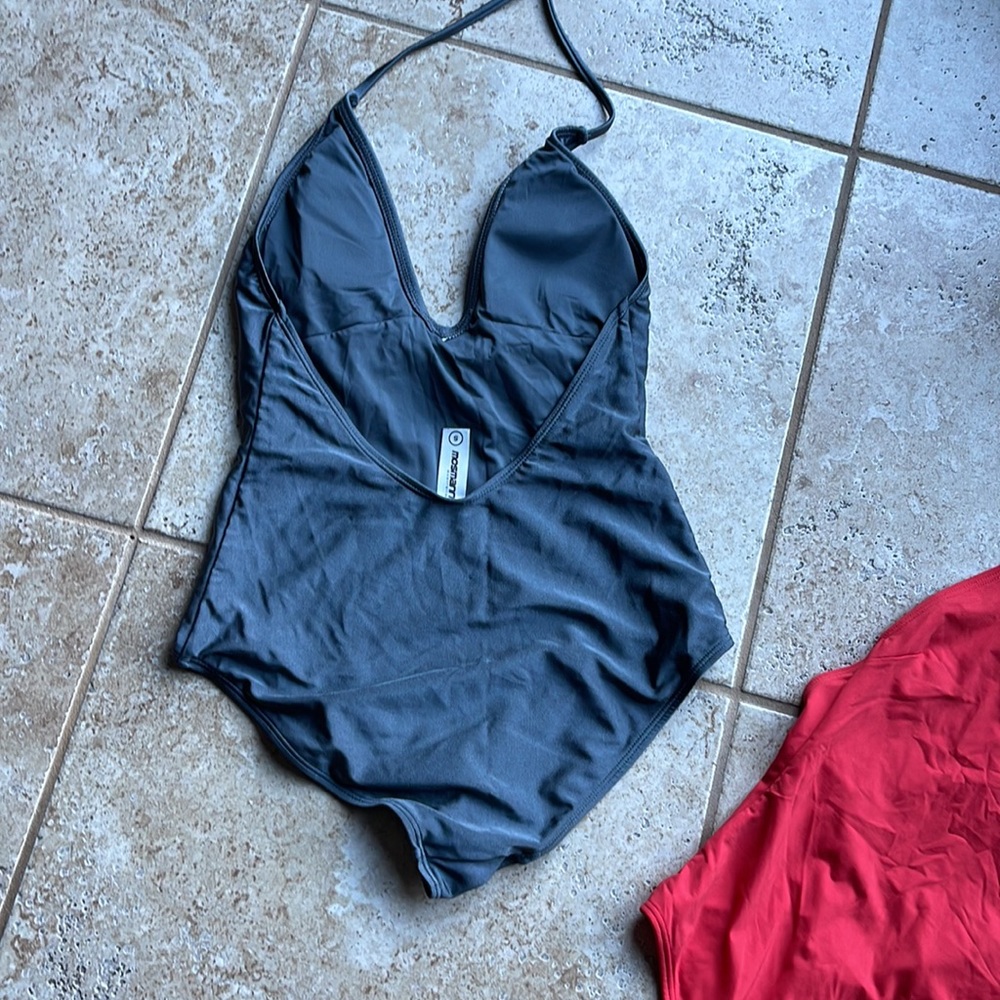 Bundle of 2 one piece swimsuit - Picture 3 of 8